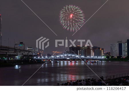 Tokyo: Sumida River Fireworks Festival, overlooking Shirahige Bridge 118206417