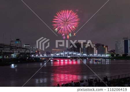 [東京]隅田川花火大會，眺望白須橋 118206419