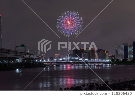 Tokyo: Sumida River Fireworks Festival, overlooking Shirahige Bridge 118206420