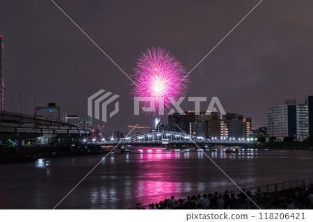 Tokyo: Sumida River Fireworks Festival, overlooking Shirahige Bridge 118206421