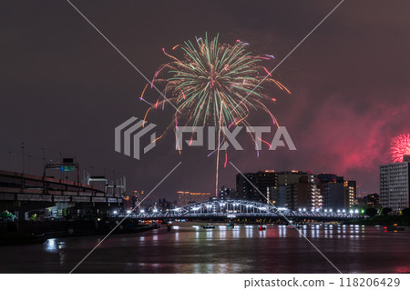 Tokyo: Sumida River Fireworks Festival, overlooking Shirahige Bridge 118206429