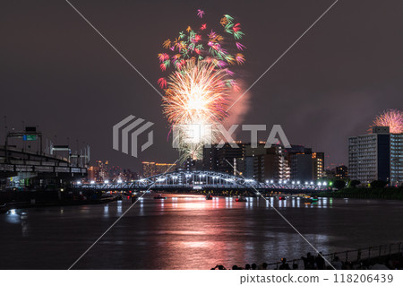 Tokyo: Sumida River Fireworks Festival, overlooking Shirahige Bridge 118206439