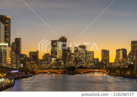 Beautiful scenery of Nakanoshima seen from Tenmabashi Bridge - Magic Hour Beautiful scenery of Nakanoshima seen from Tenmabashi Bridge - Magic Hour 118206537
