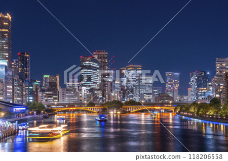 Beautiful night view of Nakanoshima from Tenmabashi Bridge Beautiful night view of Nakanoshima from Tenmabashi Bridge 118206558