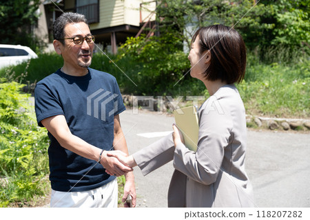 夫婦參觀別墅 夫婦參觀別墅 118207282