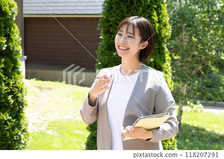 工作人員介紹別墅 工作人員介紹別墅 118207291
