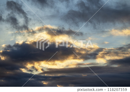 夕陽的天空夏末初秋的天空素材 118207359