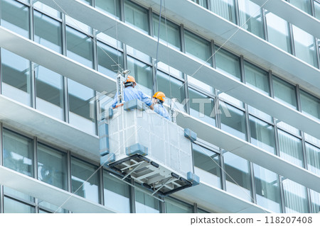Building maintenance gondola skyscraper Building maintenance gondola skyscraper 118207408