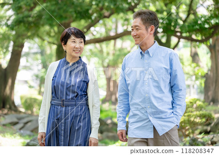 Senior couple taking a walk, fresh greenery 118208347