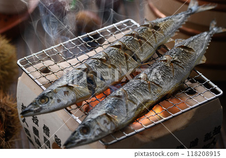 Autumn taste: Grilled pacific saury 118208915