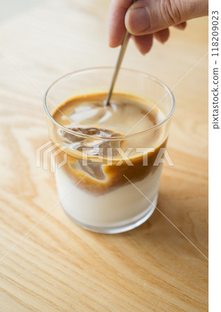Two-layer iced latte 118209023