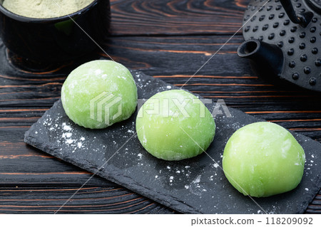 Traditional japanese desert mochi with matcha latte tea 118209092