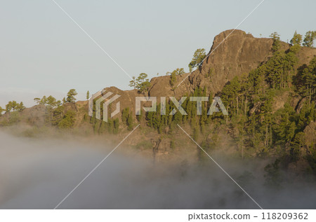 Morro del Visadero cliff and sea of clouds. Morro del Visadero cliff and sea of clouds. 118209362