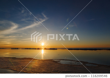 Beautiful winter sunset by the sea with iceberg 118209546
