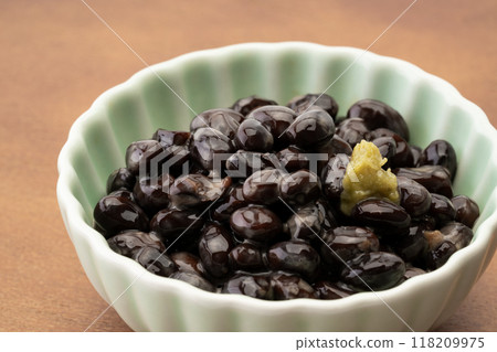 Close-up of black soybeans natto 118209975