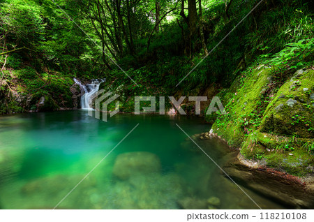 Waterfall scenery: Hananuki Valley, Fudotaki Falls 118210108