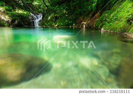 Waterfall scenery: Hananuki Valley, Fudotaki Falls 118210111