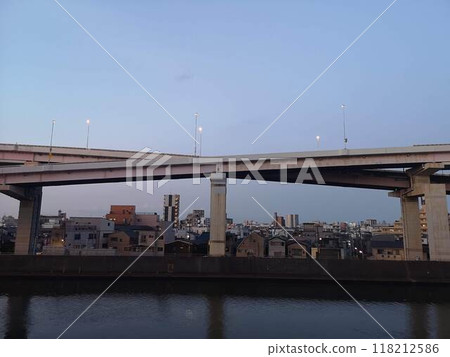 The Metropolitan Expressway Circular Route viaduct where the up and down tracks intersect in an X shape The Metropolitan Expressway Circular Route viaduct where the up and down tracks intersect in an X shape 118212586