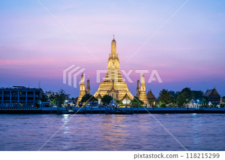 Pagoda at Wat Arun, a royal temple at Chaopraya river on twilight time, Bangkok, Thailand. 118215299