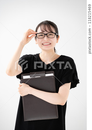 A woman wearing glasses 118215469