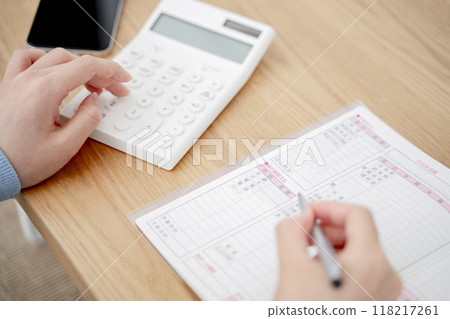 A woman holding a household account book 118217261