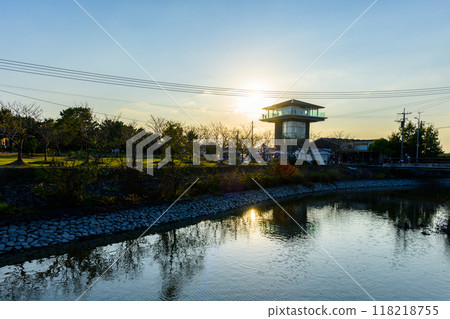 Sunset scenery around the tourist spot of Shichimensou (Shichimensou) "Higashiyoka Tidal Flats Visitor Center Higashisasu (Saga City)" Sunset scenery around the tourist spot of Shichimensou (Shichimensou) "Higashiyoka Tidal Flats Visitor Center Higashisasu (Saga City)" 118218755