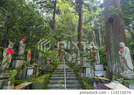 生駒山寶山寺（寶山寺） 奧之院的參道 118218874
