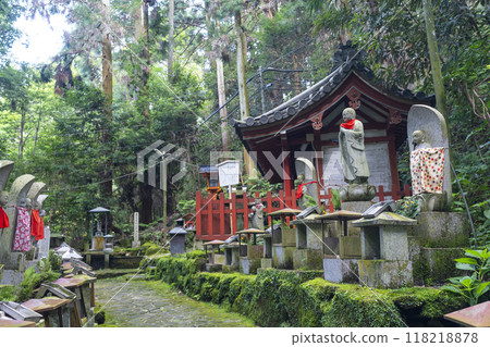 生駒山寶山寺（寶山寺） 奧之院的參道 118218878