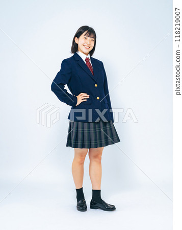 穿制服的女學生全身像 118219007
