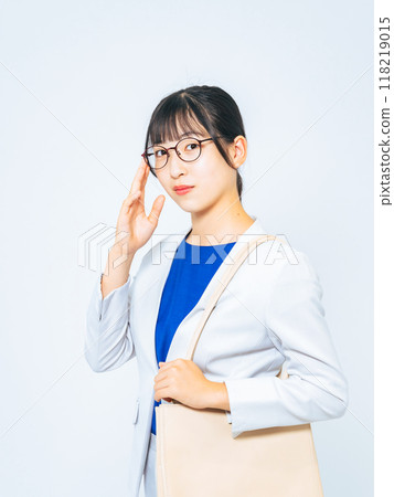 戴著眼鏡的女人的畫像 戴著眼鏡的女人的畫像 118219015