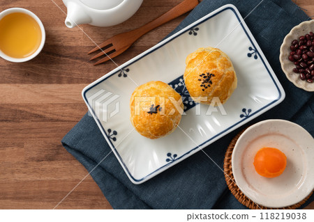 中秋節 月餅 蛋黃酥 中秋 Mid-Autumn Festival Moon cake げっぺい 118219038