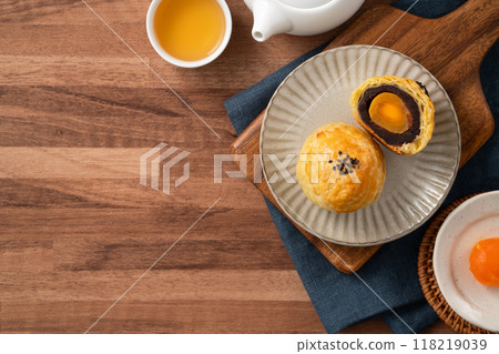 中秋節 月餅 蛋黃酥 中秋 Mid-Autumn Festival Moon cake げっぺい 118219039