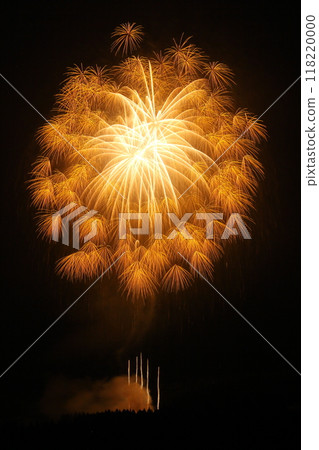 Fireworks (Katakai Festival, Ojiya City, Niigata Prefecture) Fireworks (Katakai Festival, Ojiya City, Niigata Prefecture) 118220000