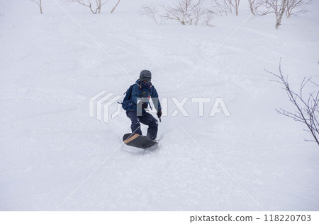 Snowboarders in the backcountry area of Niseko Annupuri in Kutchan, Abuta District, Hokkaido Snowboarders in the backcountry area of Niseko Annupuri in Kutchan, Abuta District, Hokkaido 118220703