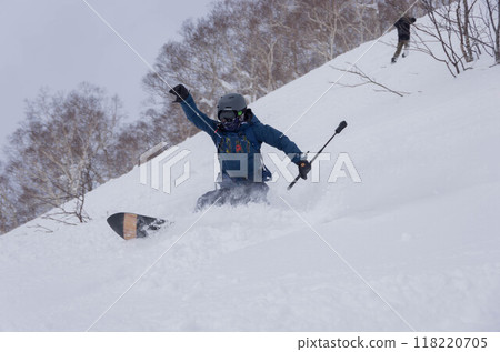 Snowboarders in the backcountry area of Niseko Annupuri in Kutchan, Abuta District, Hokkaido Snowboarders in the backcountry area of Niseko Annupuri in Kutchan, Abuta District, Hokkaido 118220705
