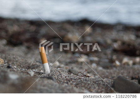 香煙被沖上岸 香煙被沖上岸 118220786
