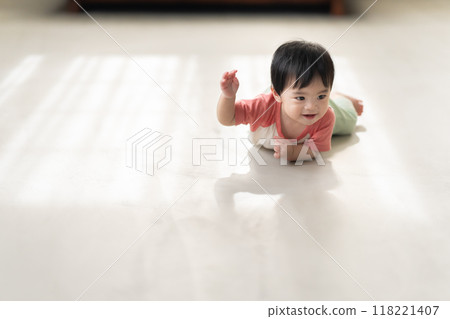 0歲男孩滑行 118221407