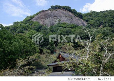Iwadonoyama and Kagamiiwa, Otsuki City, Yamanashi Prefecture 118221657