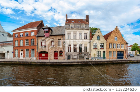 Scenic canal in Bruges, Belgium with colorful houses and blue sky Scenic canal in Bruges, Belgium with colorful houses and blue sky 118224620