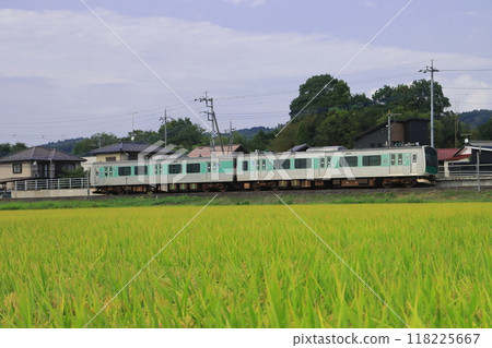 Japan's only battery-powered train running under the summer sky_Karasuyama Line EV-E301 series train_Photo taken on September 7, 2024 Japan's only battery-powered train running under the summer sky_Karasuyama Line EV-E301 series train_Photo taken on September 7, 2024 118225667