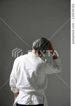 穿廚師外套的男人 穿廚師外套的男人 118226182