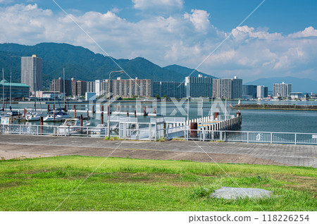 從大津港欣賞琵琶湖的夏日景色 118226254