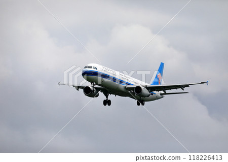 Takeoff and landing of an airliner Takeoff and landing of an airliner 118226413