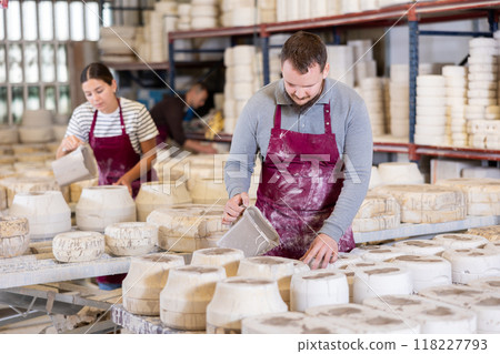 Young man pouring clay into mold 118227793