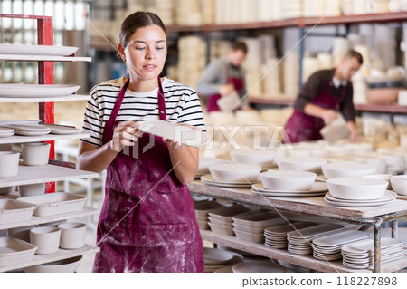 Young woman posing with ceramic blanks Young woman posing with ceramic blanks 118227898