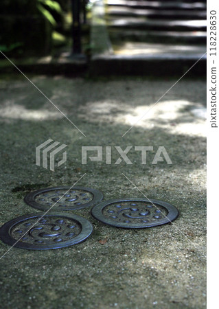 Round roof tiles buried in the approach to the shrine 118228630