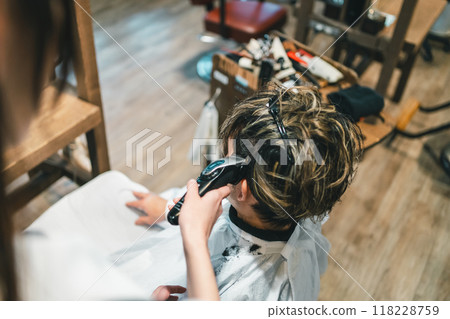 男人 男 男性 118228759