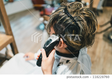 男人 男 男性 118228760