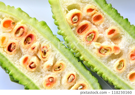 夏季蔬菜苦瓜，完全成熟，紅色種子 118230160