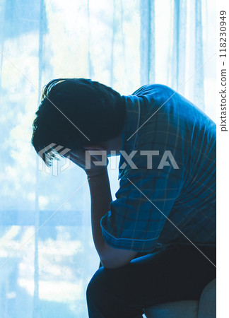 悲傷的男性肖像 118230949